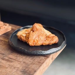 Almond Croissant / ครัวซองต์อัลมอนด์🥜