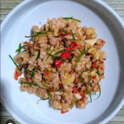 หมูสับผัดตะไคร้ราดข้าว