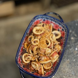 ปลาหมึกคั่วกระเทียม กับข้าว