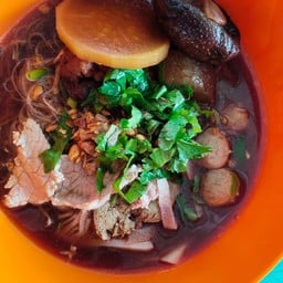 ก๋วยเตี๋ยวเนื้อจอมต้มตุ๋น