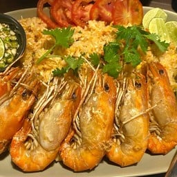 ข้าวผัดกุ้งจานใหญ่