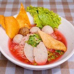 สายฝนก๋วยเตี๋ยวลูกชิ้นปลาเยาวราช