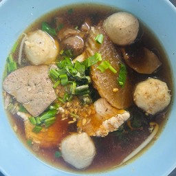 ก๋วยเตี๋ยวหมูตุ๋น-หมูสด-ชิ้น-ตับ