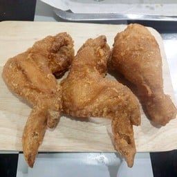 ร้านไก่ทอดนายมีน ลานจามจุรี หน้ามาร์คโฟร์ แพร่