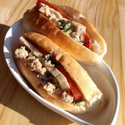 ขนมปังญวนยัดไส้ พิเศษ