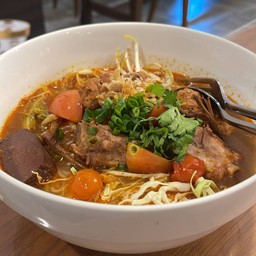 ขนมจีนน้ำเงี้ยวซี่โครงหมู