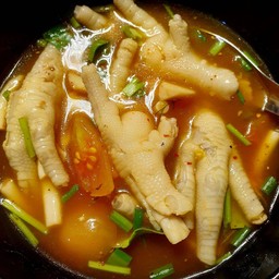 ต้มแซ่บตีนไก่