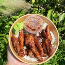 ร้านข้าวแดดเดียวกรี๊ดกร๊าด