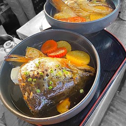 หัวปลาแซลมอนต้มซีอิีวครึ่งหัว