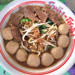 น้องเกดผักสด ตลาดหน้าหมู่บ้านเศรษฐกิจ ร้านแรกทางเข้าฝั่งถนน ซ.5