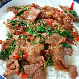 ข้าวกะเพราหมูชิ้น