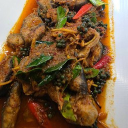 ปลาดุกผัดเผ็ด