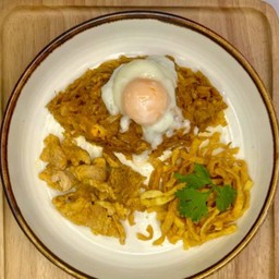 ข้าวซอยผัดแห้งหมู+ไข่ออนเซ็น Dry-Fried Khao Soi with Pork and Onsen Egg