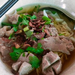 ก๋วยเตี๋ยวเนื้อหอม วัดหนองบัวรอง