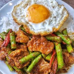 ผัดพริกแกงหมู