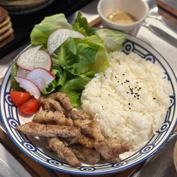 ข้าวหน้าหมูย่างเกลือ