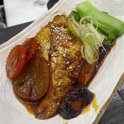 ท้องปลาแซลมอนย่างซีอิ๊วพร้อมข้าว