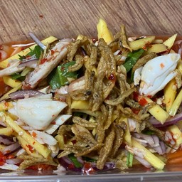 ยำมะม่วงเนื้อปู+ปลากอบ