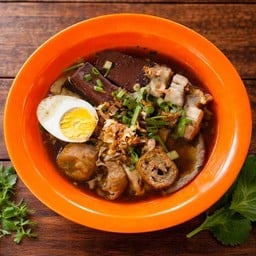 ข้าวมันไก่ ข้าวหมูเเดง ก๋วยจั๊บ นาย จ กะ นาย ก