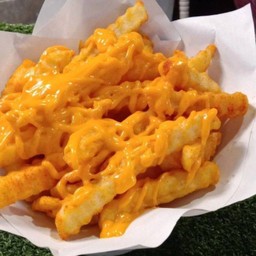 เฟรนช์ฟรายส์ (เส้นใหญ่) ราดซอสทูโทน