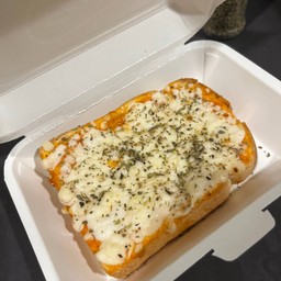 ขนมปังพิซซ่าหน้าชีสล้วนๆ