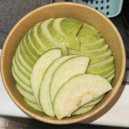 Fruit & Flour ผลไม้ปอกพร้อมทาน