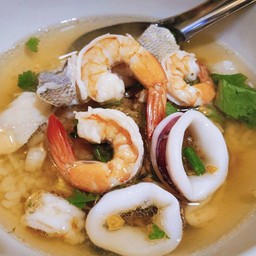 ข้าวต้มรวมมิตรทะเล