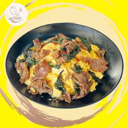 ข้าวไข่ข้นกะเพราหมูชิ้น
