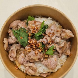 กระเพราไข่ข้น (จตุโชติ)