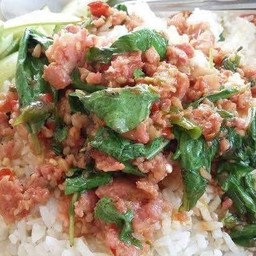 ข้าวกระเพราแหนม