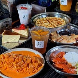 ข้าวปีกไก่ปาปริก้า-บีโคซี่เรสท์คาเฟ่-ซ.หลังเบอร์ด็อก(สาย2ซอย2) Bangsaen