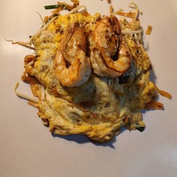 ผัดไทกุ้งสด