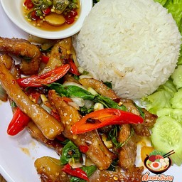 ผัดกะเพราหมูแดดเดียวราดข้าว