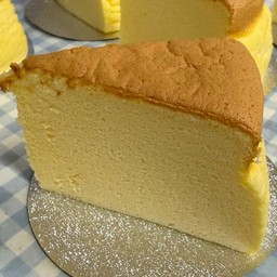 เจแปนนิสซูเฟ่ชีสเค้ก