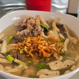 ก๋วยจั๊บญวนอุโบล by bowling -