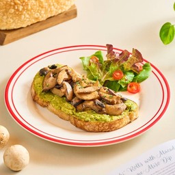 VE7 Avo & mushroom on toast ขนมปังหน้าอโวคาโด้กับเห็ด