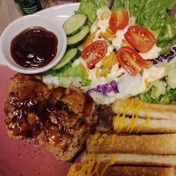 ห้าแยกสเต็ก สไตล์ อ้ายเนิ่น หน้าโรงเรียนเทศบาลสี่