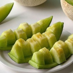 เมลอนซีกชิ้น หั่นพร้อมทาน