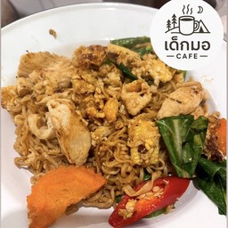 ผัดมาม่า