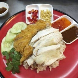 ข้าวมันไก่รุ่งอรุณ เตี๋ยวเรือละนัยทิ ข้าวมันไก่รุ่งอรุณเตี๋ยวเรือละนันทิ
