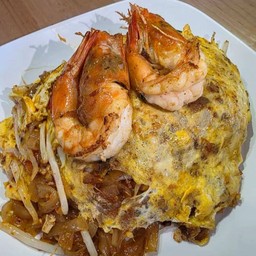 ผัดไทห่อไข่กุ้งสด