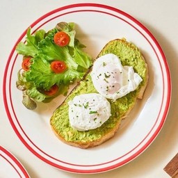 TT2 Avo N Egg on toast ขนมปังหน้าอโวคาโด้และไข่