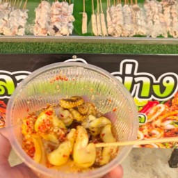 หมึกย่าง ลูกชิ้นทอด by ครัวจีร่า