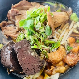 เจ้พอง บ้านอร่อย อาหารตามสั่ง&ก๋วยเตี๋ยว