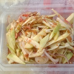 ยำมะม่วงเปรี้ยว