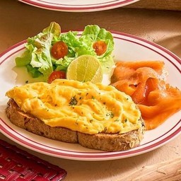 AB10 Scrambled Egg & Salmon ไข่สแครมเบิลกับแซลมอน