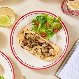 TT10 Hummus & Mushroom on toast ขนมปังหน้าฮัมมุสและเห็ด