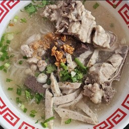 ก๋วยจั๊บกระดูกหมู