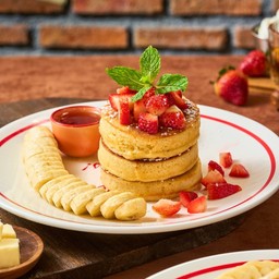 SS2 Banana strawberry pancake แพนเค้กกล้วยสตรอเบอรี่
