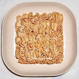 เส้นบะหมี่กึ่งสำเร็จรูป